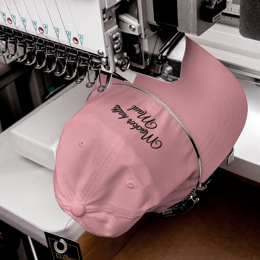 Macker halts Maul Cap in Rosa – bestickte feministische Baseball Cap, Bling Bling Feministas