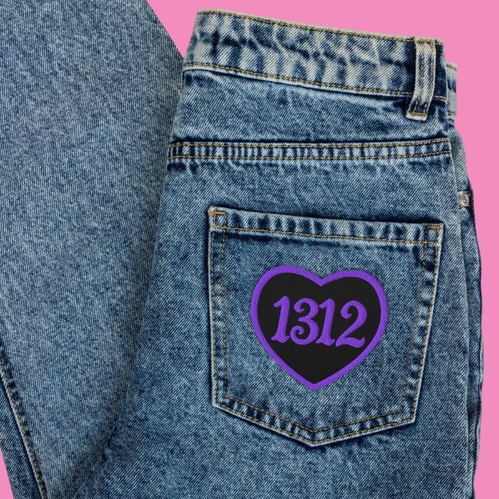 1312 Herzförmiger Aufnäher von Bling Bling Feministas