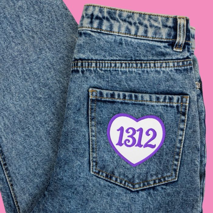 1312 Herzförmiger Aufnäher von Bling Bling Feministas