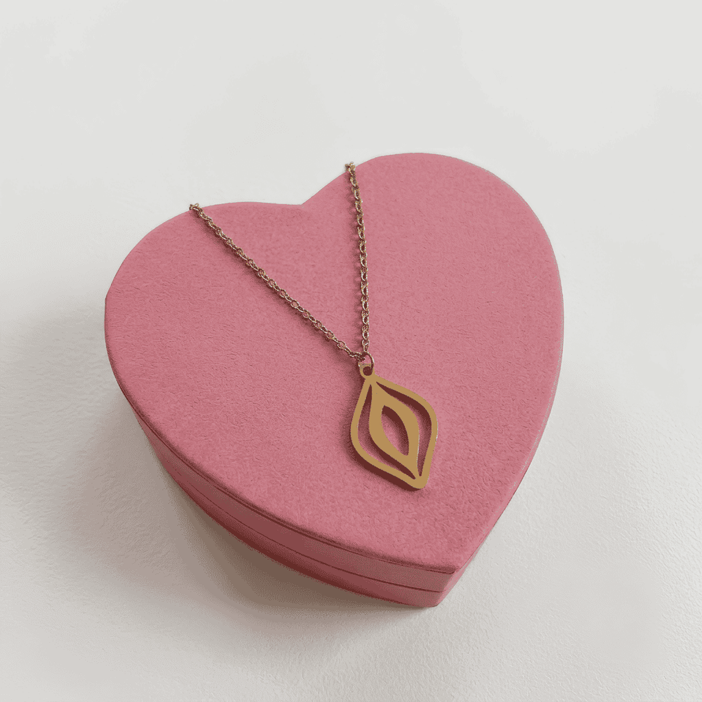 Feministische Vulva-Kette in Silber auf schwarzer Schmuckbox – Statement-Schmuck von Bling Bling Feministas