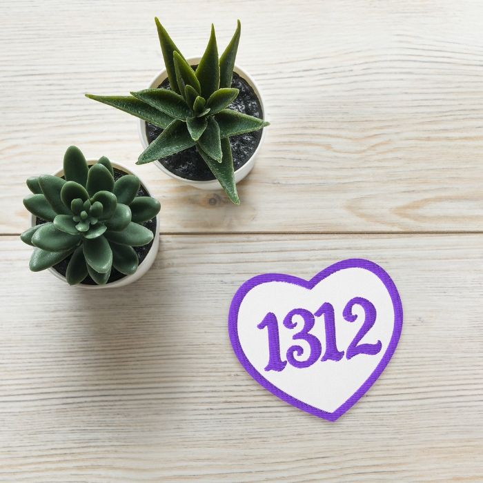 1312 Herzförmiger Aufnäher von Bling Bling Feministas