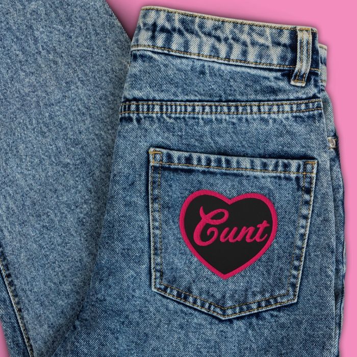 Cunt Aufnäher in Schwarz mit Pink von Bling Bling Feministas