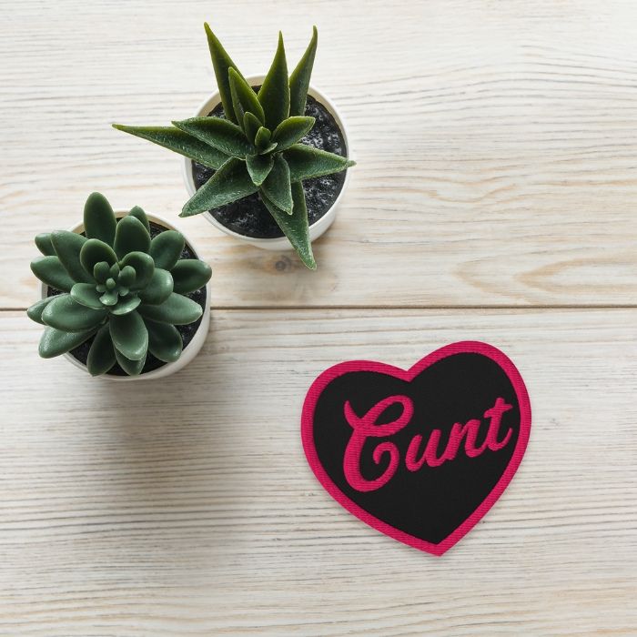 Cunt Aufnäher in Schwarz mit Pink von Bling Bling Feministas