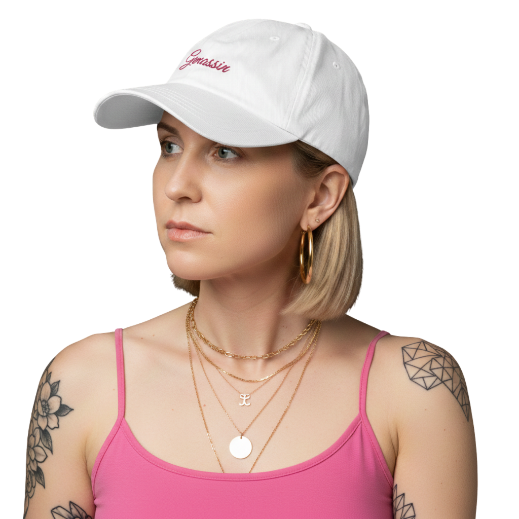 "Genossin" - Tief geschnittene Baseball Cap