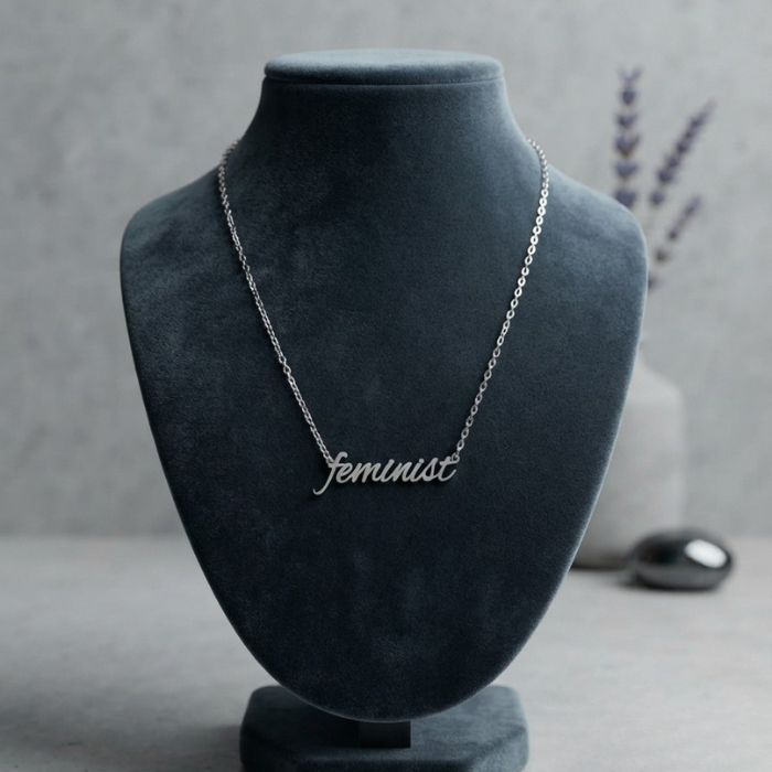 feminist - Feministische Halskette aus Edelstahl in Gold oder Silber