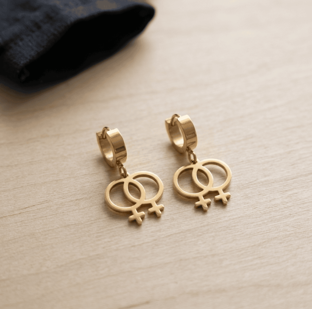Venus Symbol Ohrringe in Gold und Silber – feministische Edelstahl-Creolen mit doppeltem Frauensymbol ♀♀ von Bling Bling Feministas