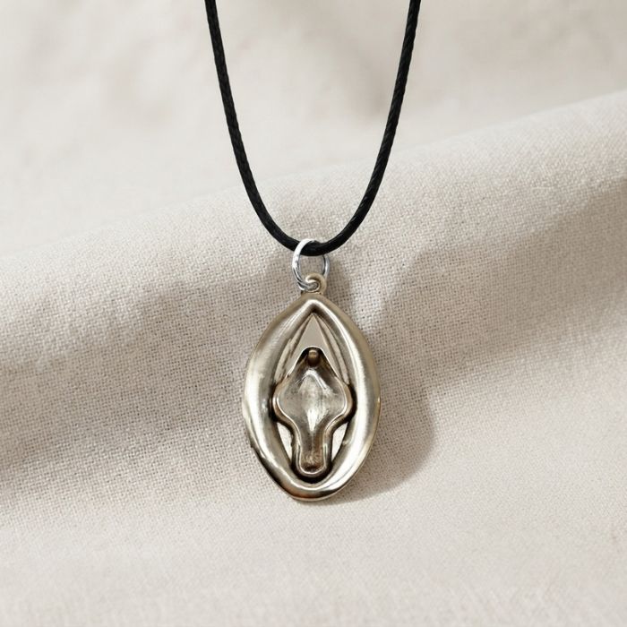 Vulva Kette silber von Bling Bling Feministas