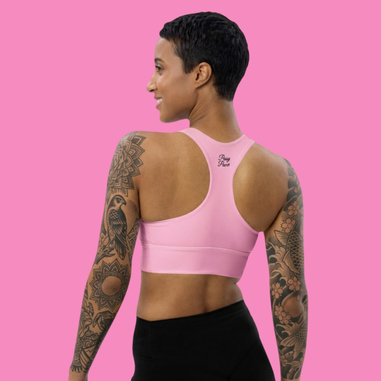 Pssy Pwr Longline Sport-BH in Rosa – feministischer Recycling-Sportbra mit Aufdruck – Bling Bling Feministas