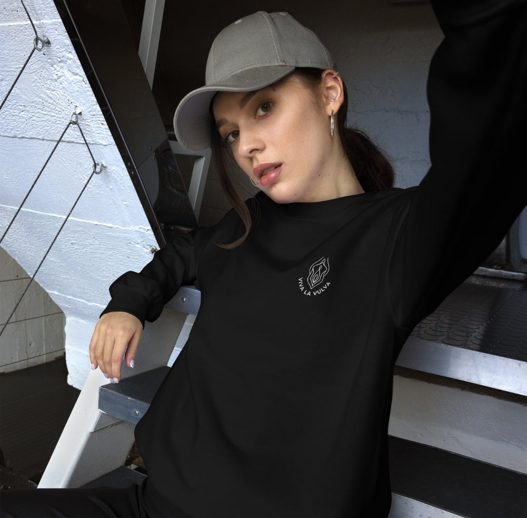 Viva la Vulva Sweatshirt in Schwarz – Vorderansicht, feministischer Pullover, Bling Bling Feministas