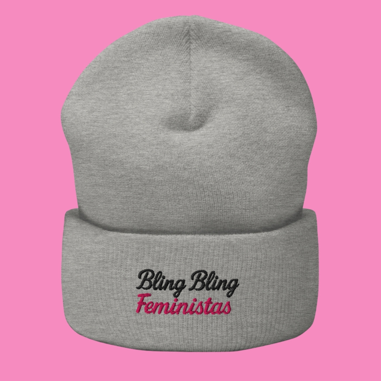 Bling Bling Feministas Beanie – besticktes feministisches Umschlagmütze aus Turbo-Acryl in Heather Grau, Baby Pink und Weiß
