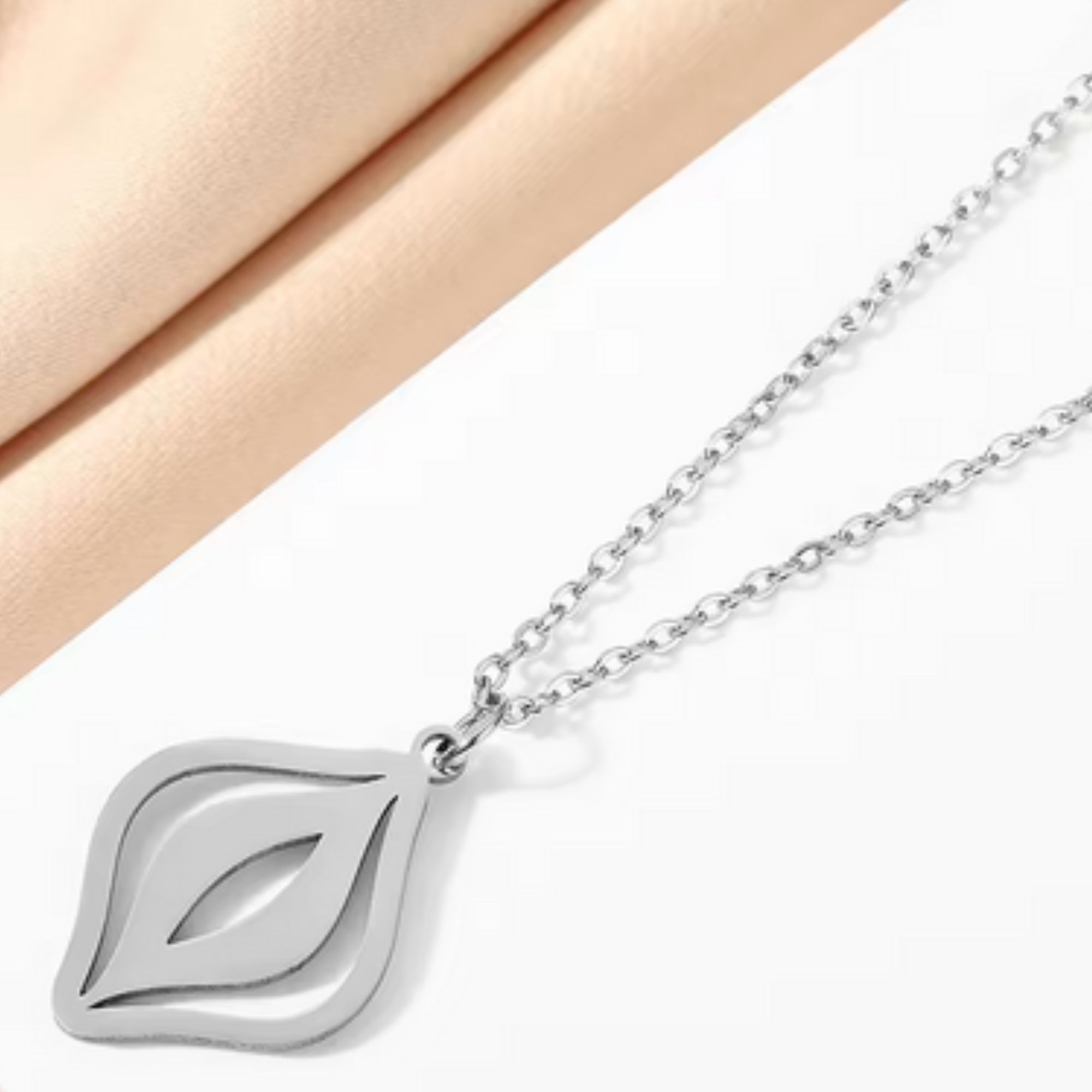 Feministische Vulva Kette in Silber