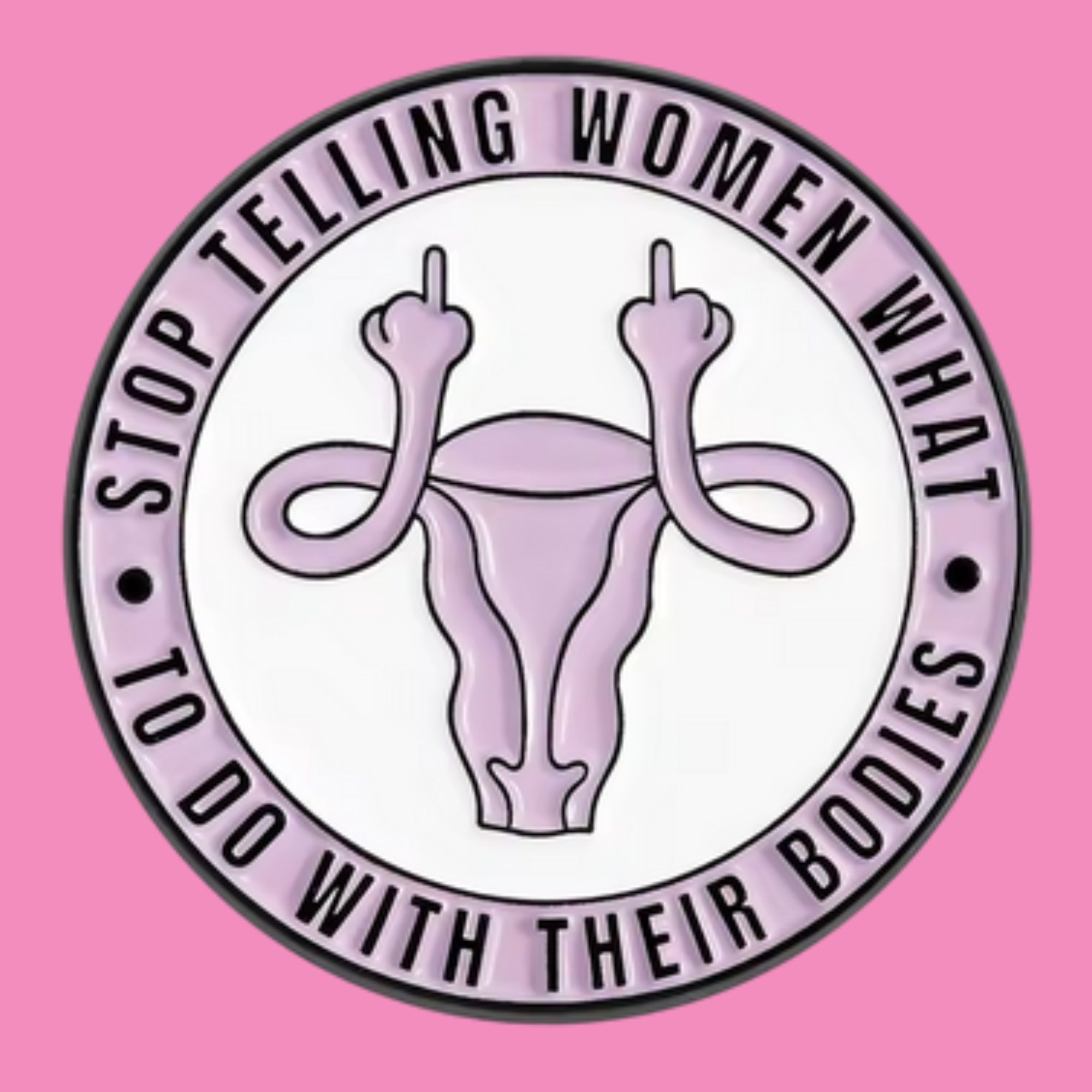 Feministischer Ansteckpin mit Aufschrift "My Body My Choice" – Vorderansicht