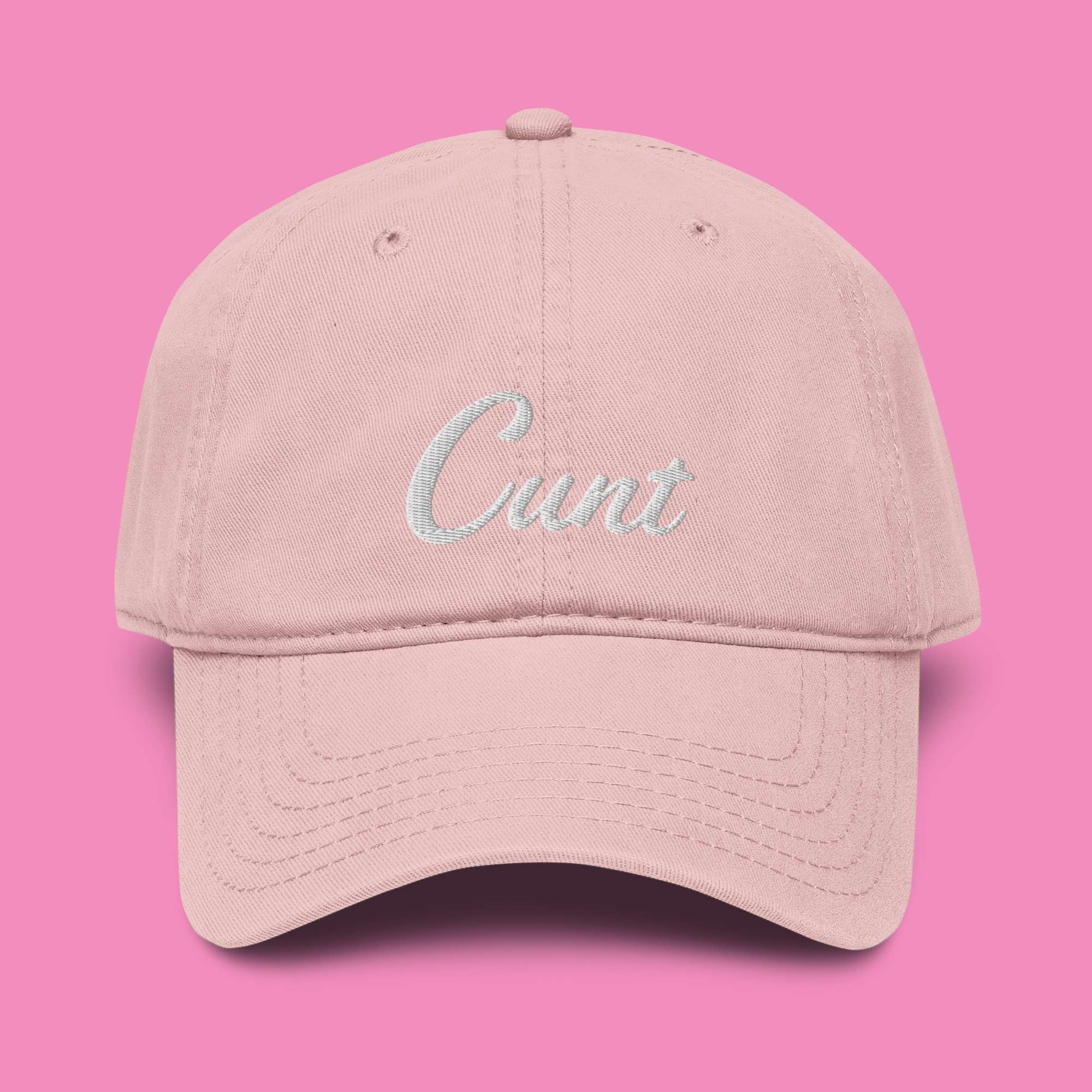 Cu*nt Cap – Feministisches Basecap in Dusty Rose, Vorderansicht mit Stickerei