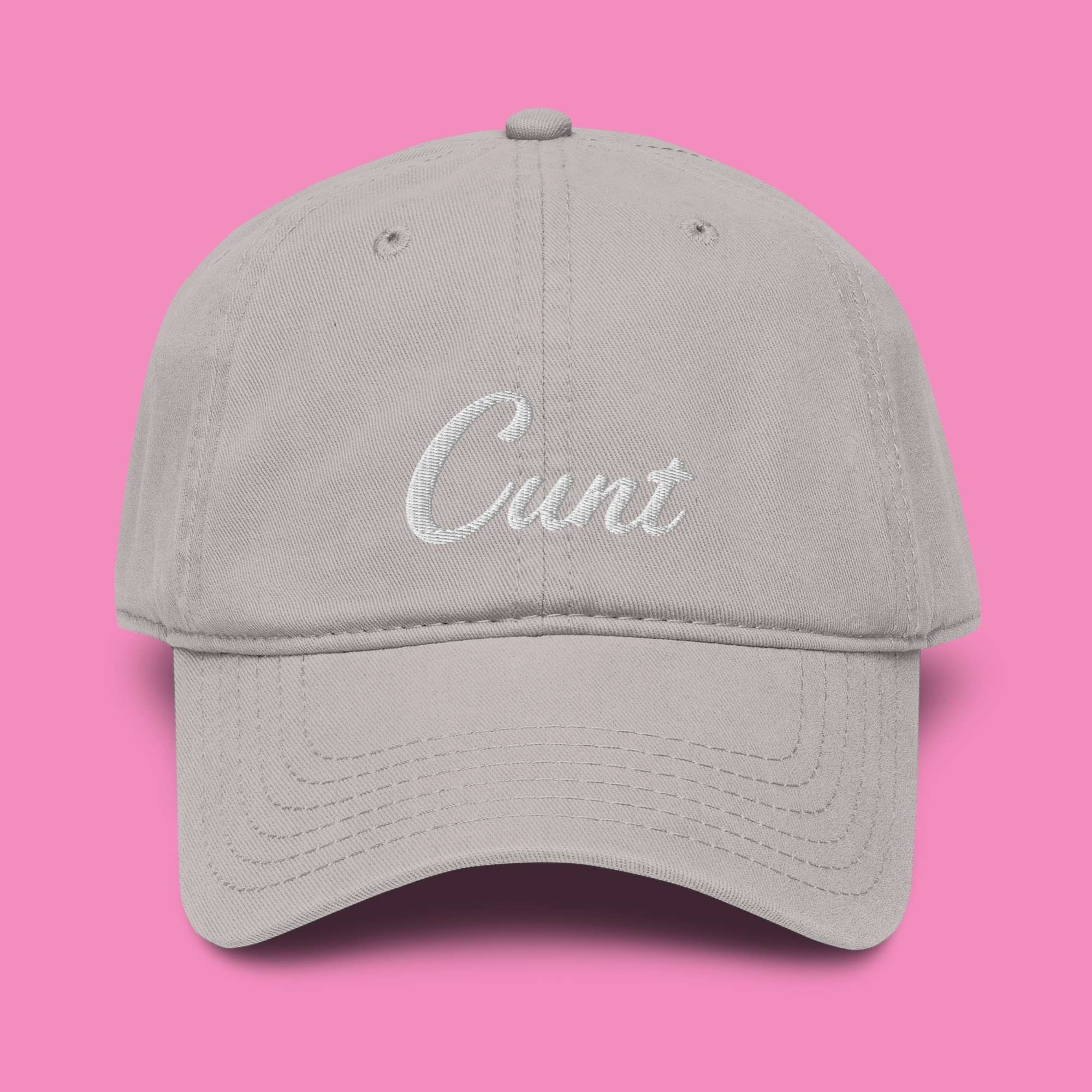 Cu*nt Cap – Feministisches Basecap in Grau, Vorderansicht mit Stickerei