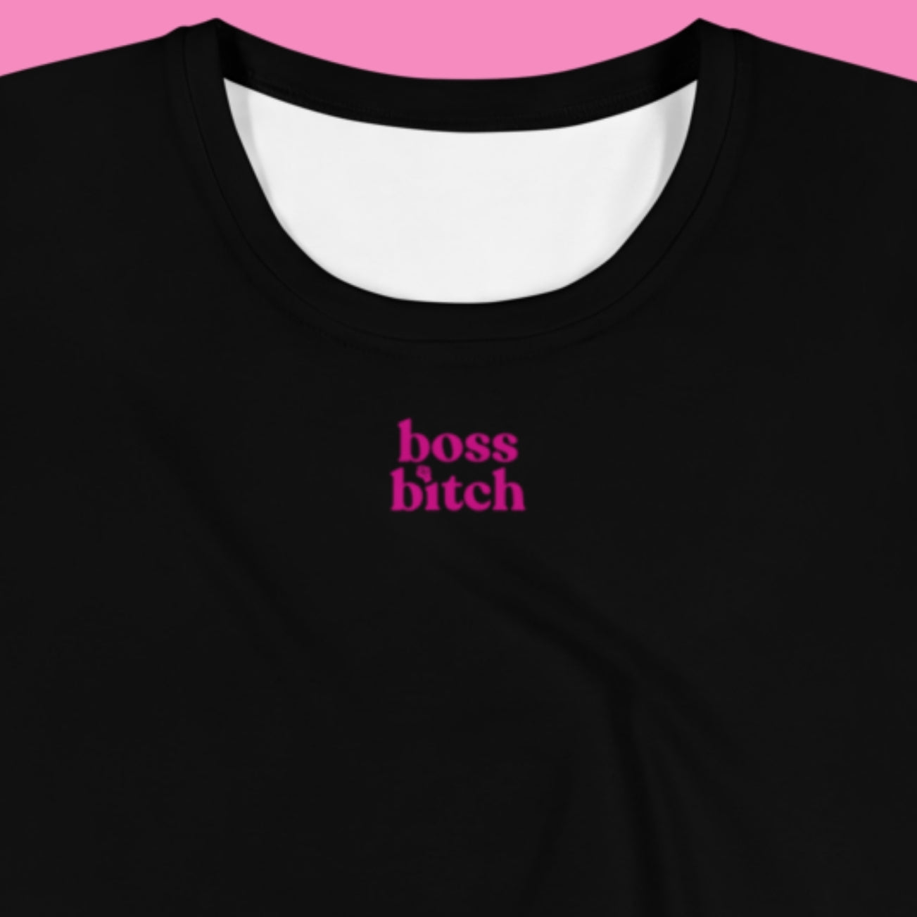 Boss Bitch Crop-Top in Schwarz mit rosa/pinkem Aufdruck – feministisches bauchfreies Shirt aus Polyester-Stretch – Bling Bling Feministas