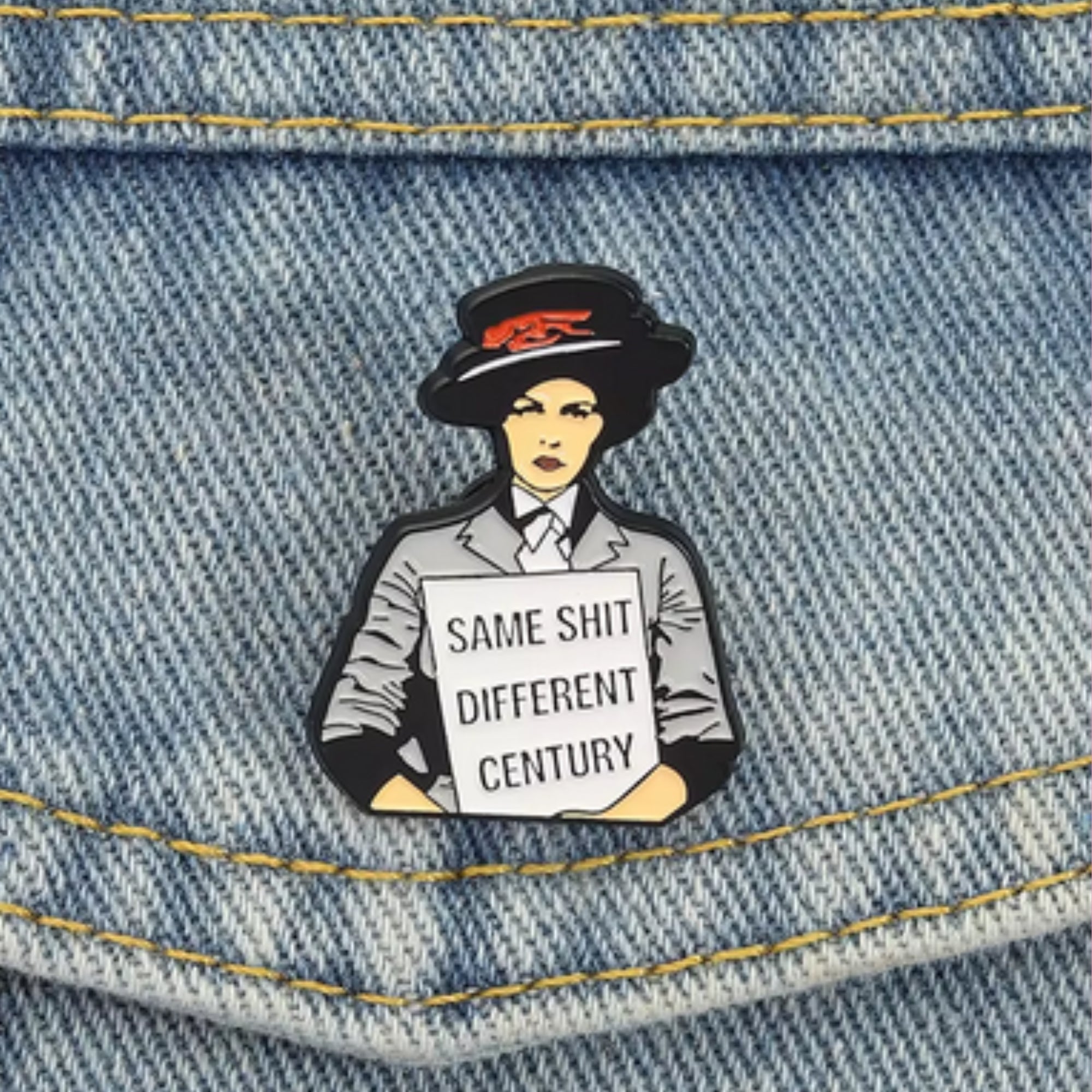 Feministischer Emaille-Pin „Same Shit, Different Century" 