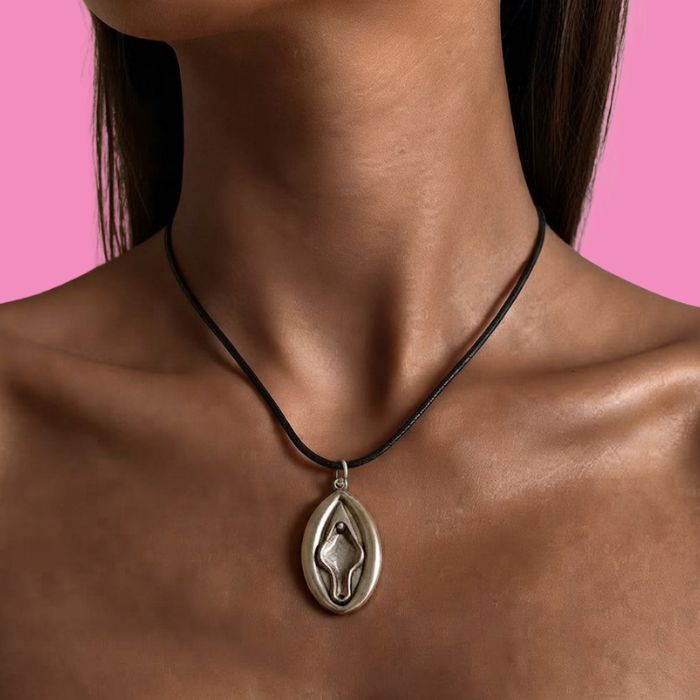 Vulva Kette silber von Bling Bling Feministas