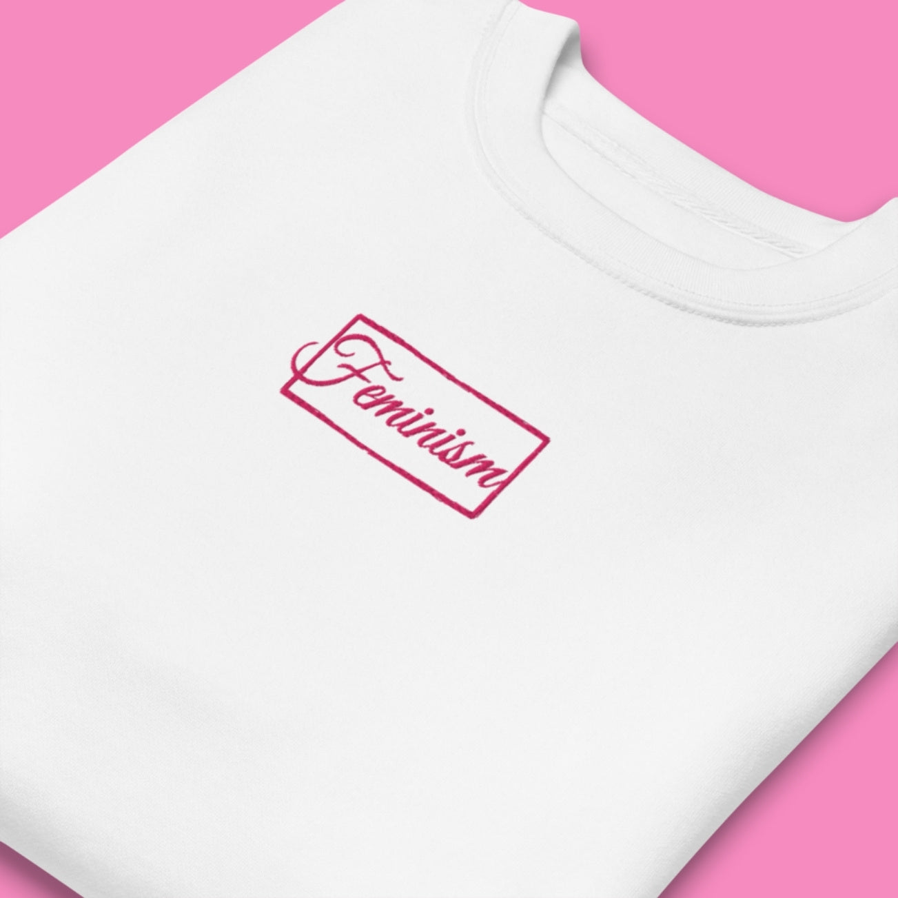 Feminism Premium-Pullover in Weiß mit pinker Stickerei – feministischer bestickter Sweater aus Baumwolle – Bling Bling Feministas