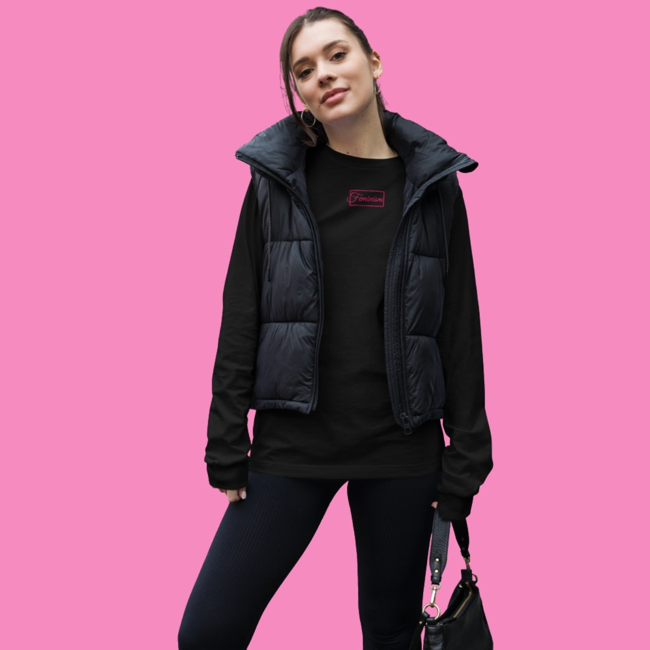 Feminism Pullover in Schwarz mit pinker Stickerei – feministischer bestickter Sweater aus Baumwolle – Bling Bling Feministas