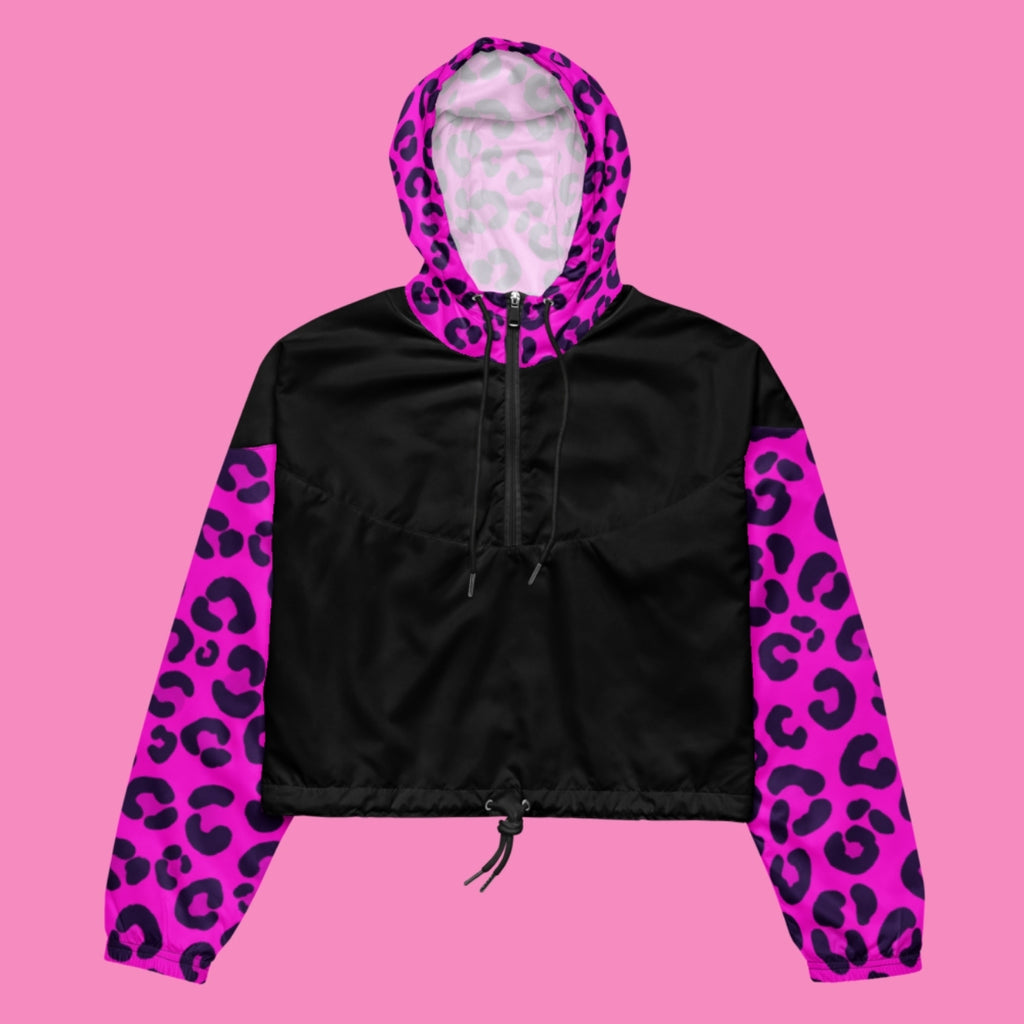 Neon Pink Leo Windbreaker – bauchfreie Crop-Jacke aus Polyester mit Leo-Aufdruck – Bling Bling Feministas