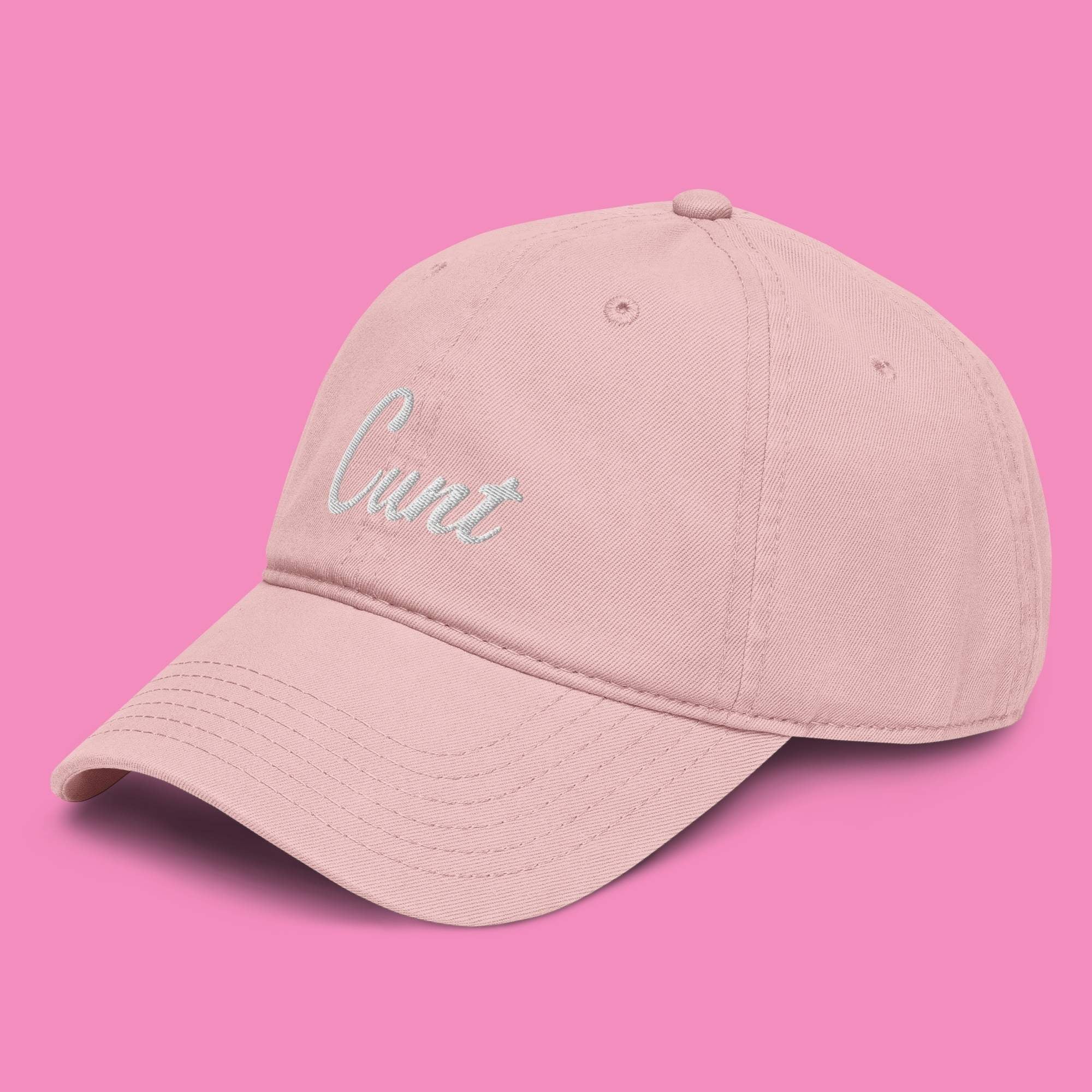 Cu*nt Cap – Feministisches Basecap in Dusty Rose, Vorderansicht mit Stickerei