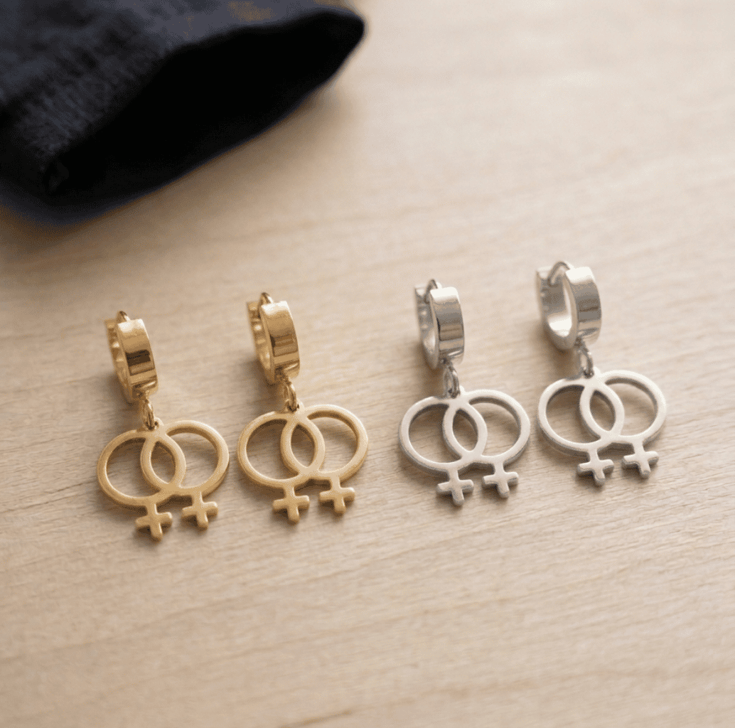 Venus Symbol Ohrringe in Gold und Silber – feministische Edelstahl-Creolen mit doppeltem Frauensymbol ♀♀ von Bling Bling Feministas