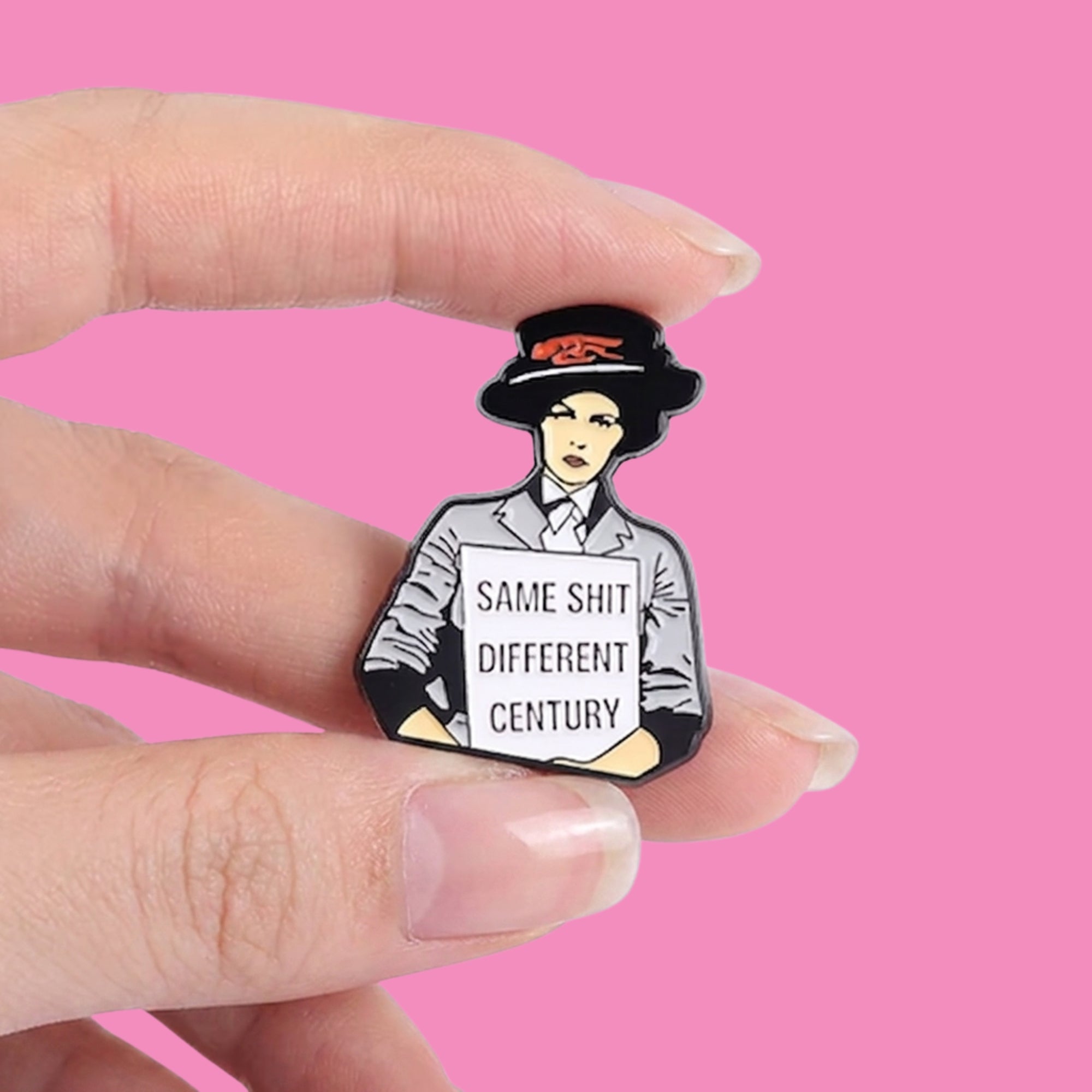 Feministischer Emaille-Pin „Same Shit, Different Century" 