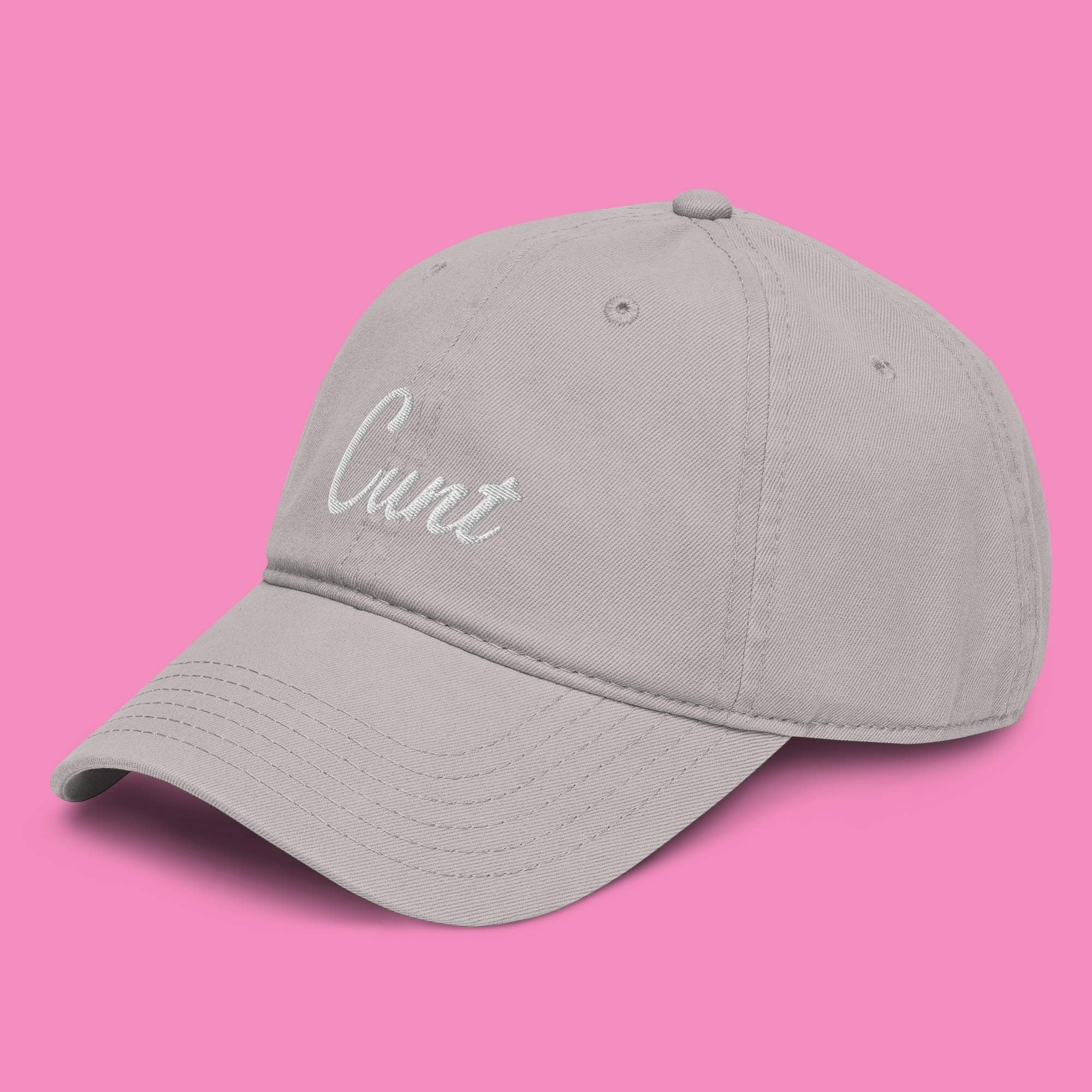 Cu*nt Cap – Feministisches Basecap in Grau, Vorderansicht mit Stickerei