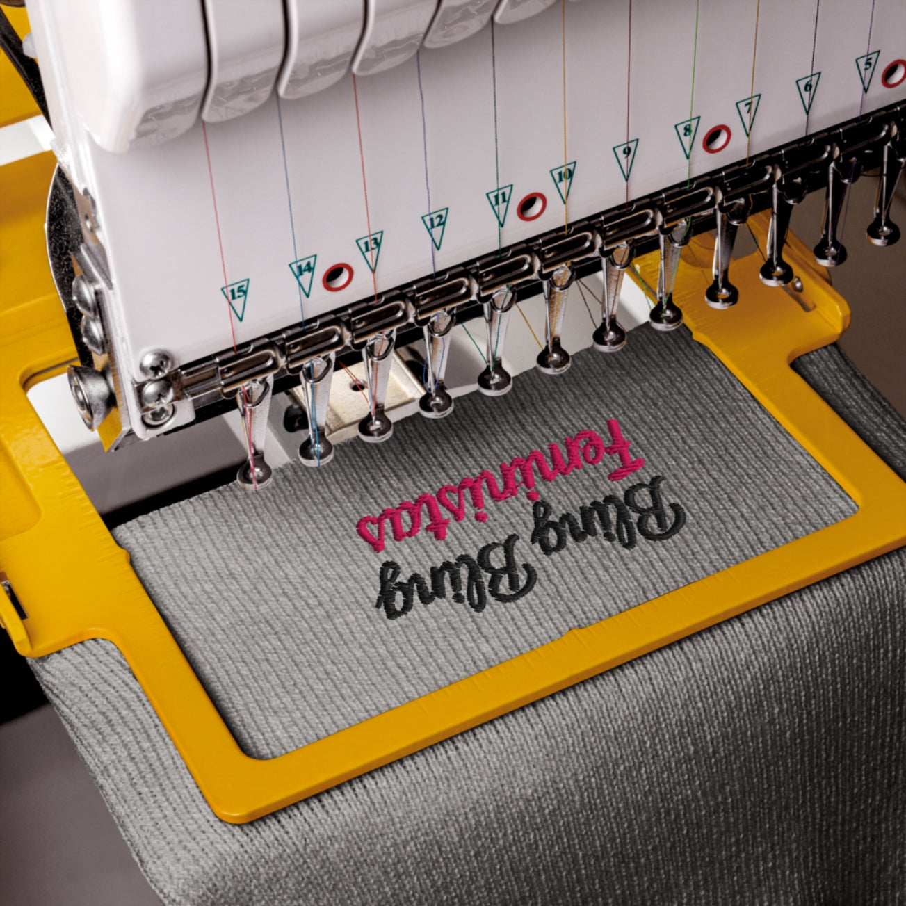 Bling Bling Feministas Beanie – besticktes feministisches Umschlagmütze aus Turbo-Acryl in Heather Grau, Baby Pink und Weiß