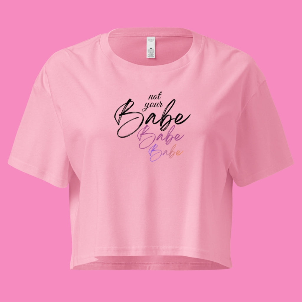 Not Your Babe Crop-Top in Rosa – feministisches Baumwoll-Shirt mit lockerem Schnitt – Bling Bling Feministas