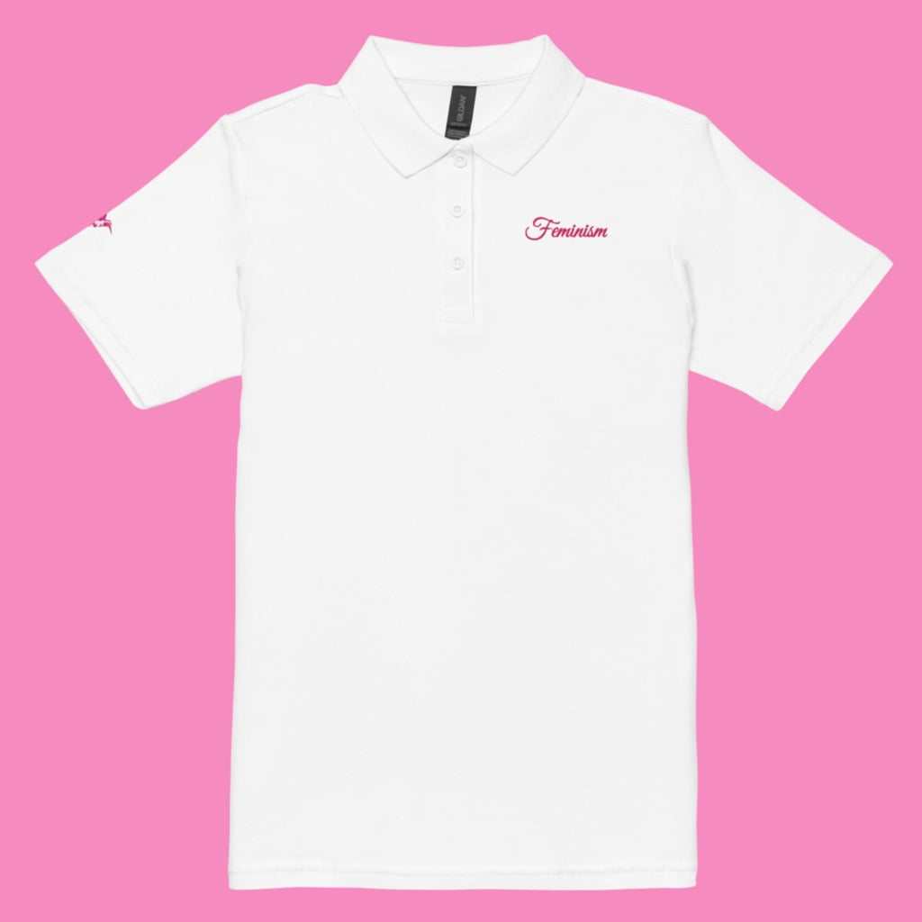Feminism Piqué-Poloshirt in Weiß mit pinker Stickerei – feministisches Damen-Polo aus Baumwolle – Bling Bling Feministas