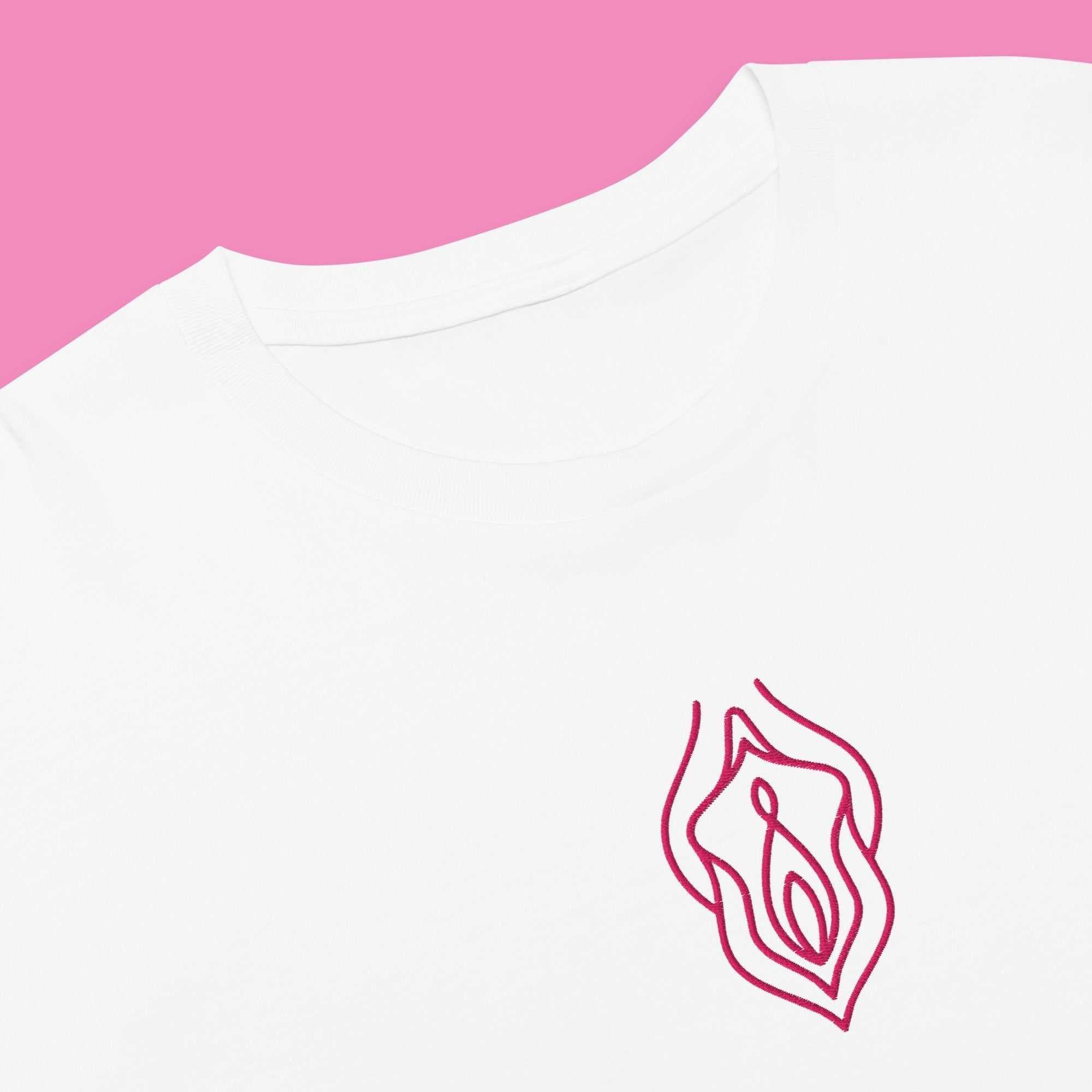 Feministisches Vu*lva Crop Top in Weiß mit Stickerei – Feminist Streetwear von Bling Bling Feministas