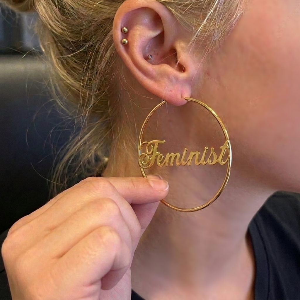 Feminist Ohrringe Creolen Gold