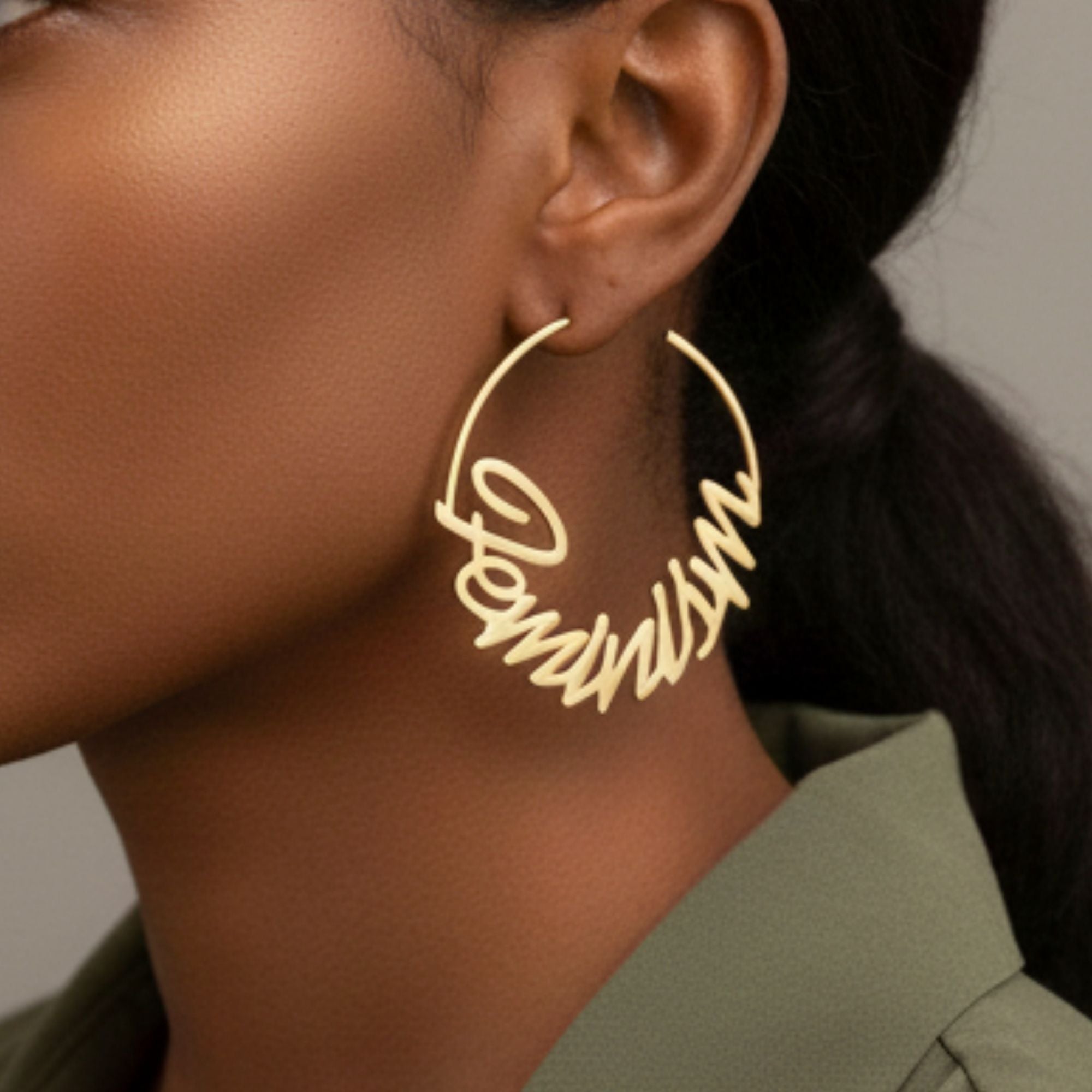 Feminism Creolen Hoops Gold – Feministische Edelstahl-Ohrringe