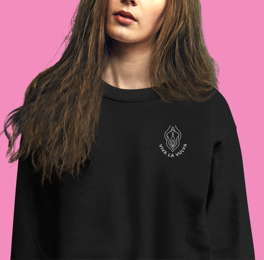 Viva la Vulva Sweatshirt in Schwarz – Vorderansicht, feministischer Pullover, Bling Bling Feministas